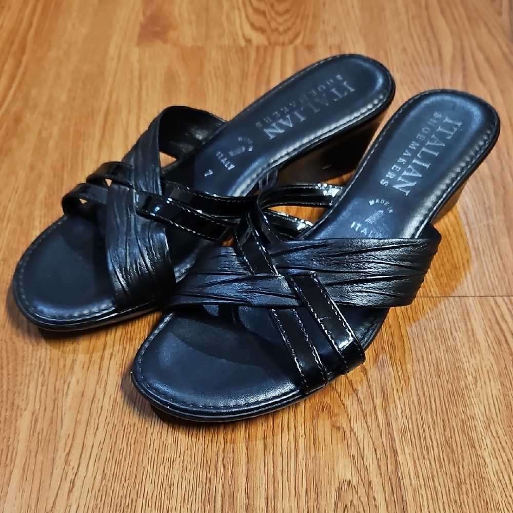 Italian Shoemakers Low Black Wedges